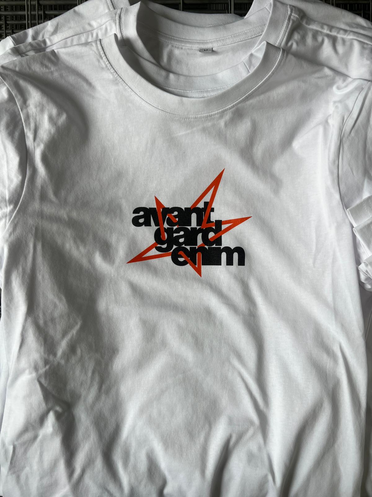 AVANTGARDENIM Shirt mit orangefarbenem Artwork | SOKAREWORKS